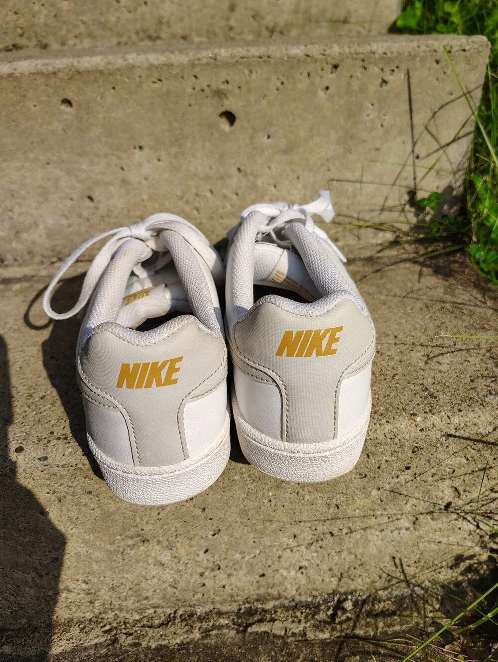 Nike Court Royale White Low Top Sneakers Shoes Womens Size 8.5 Lace Up